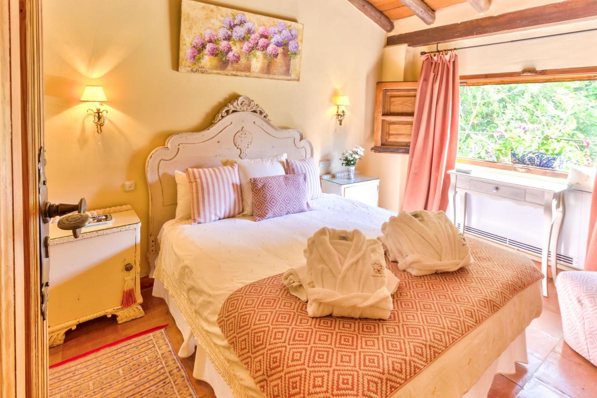 Cortijo El Pino Retreat Bed & Breakfast Albunuelas ภายนอก รูปภาพ